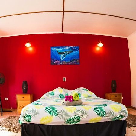 Kahina Lodge Ханга-Роа Экстерьер фото